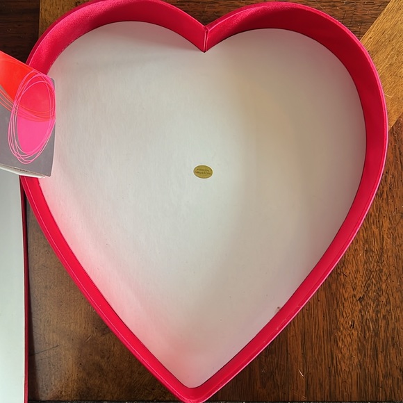 Pussycat Dolls Autographed Godiva Box - Picture 4 of 6